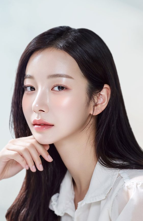 긴 생머리 여성 모델(턱에 손)
